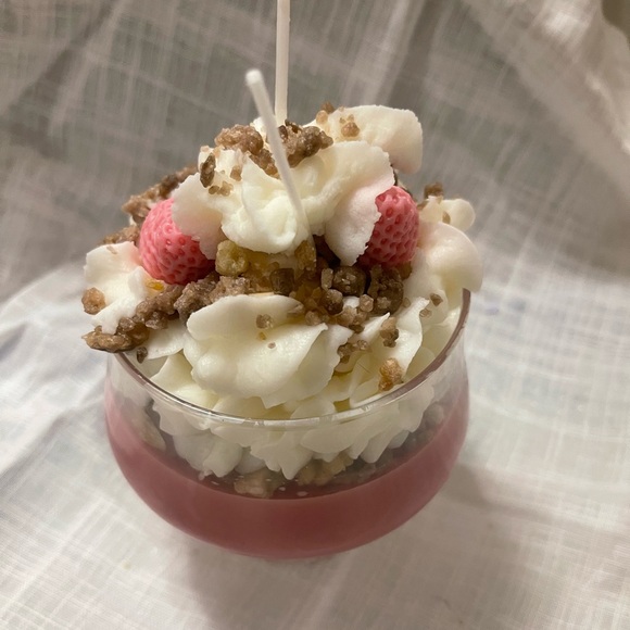 Strawberry Cheesecake Candle - Picture 2 of 6